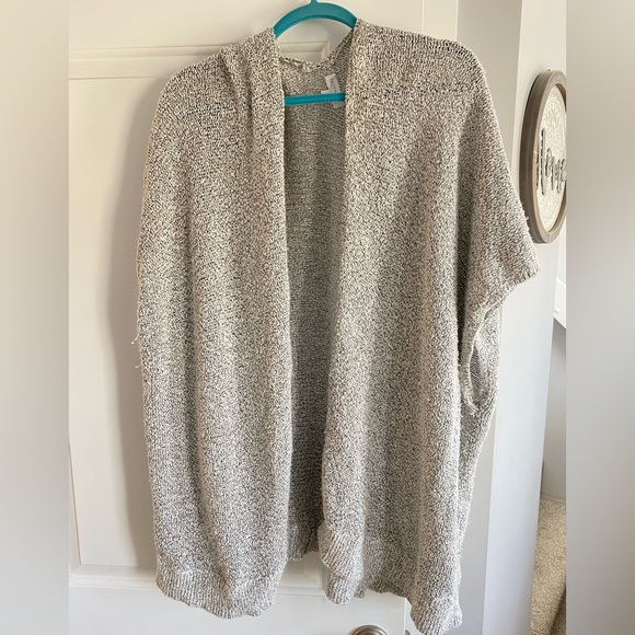 Aritzia “Community” brand, oversized light weight cardigan. Size XS/S. - Picture 1 of 4